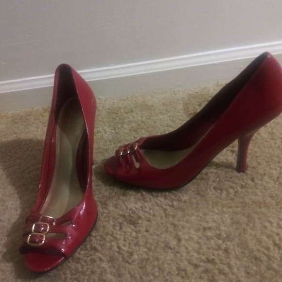 Shoe - Picture 4 of 7